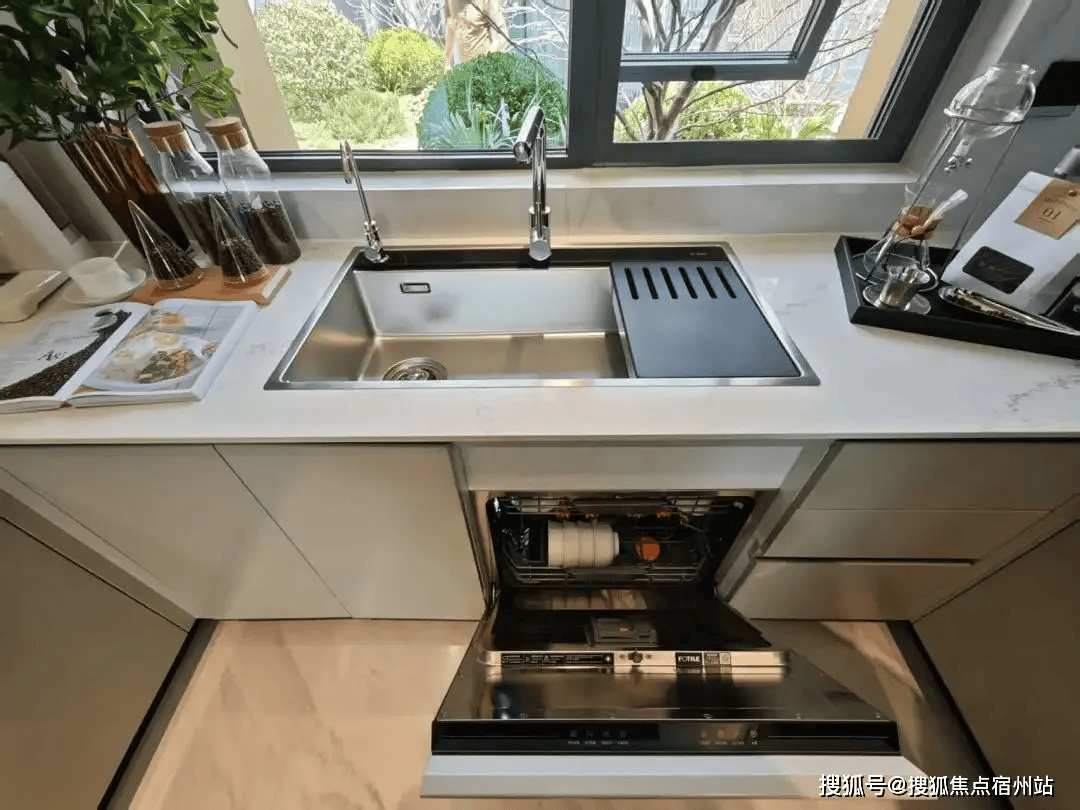 - 环境户型价格地址楼盘详情配套电话交房时间配套电话交房时间2025上海中环铂樾(售楼处)网站 - 中环铂樾销售中心(图4)